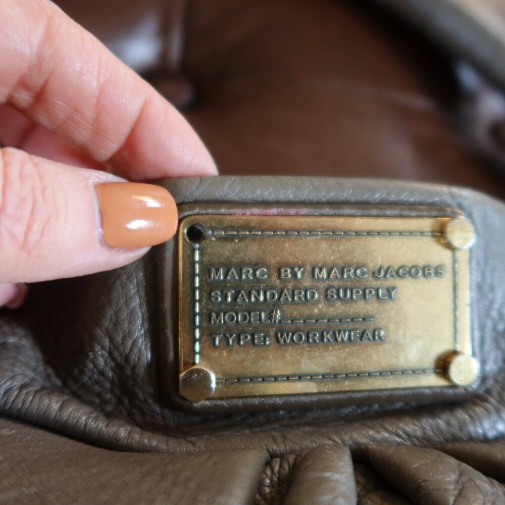 Marc By Marc Jacobs brownish grey classic leather Q Hillier hobo handbag/purse - Picture 6 of 16